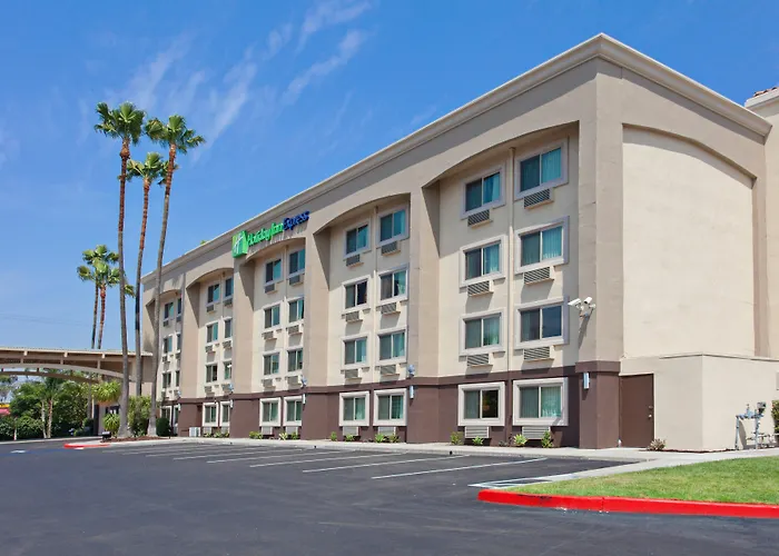 Holiday Inn Express-North Riverside Colton