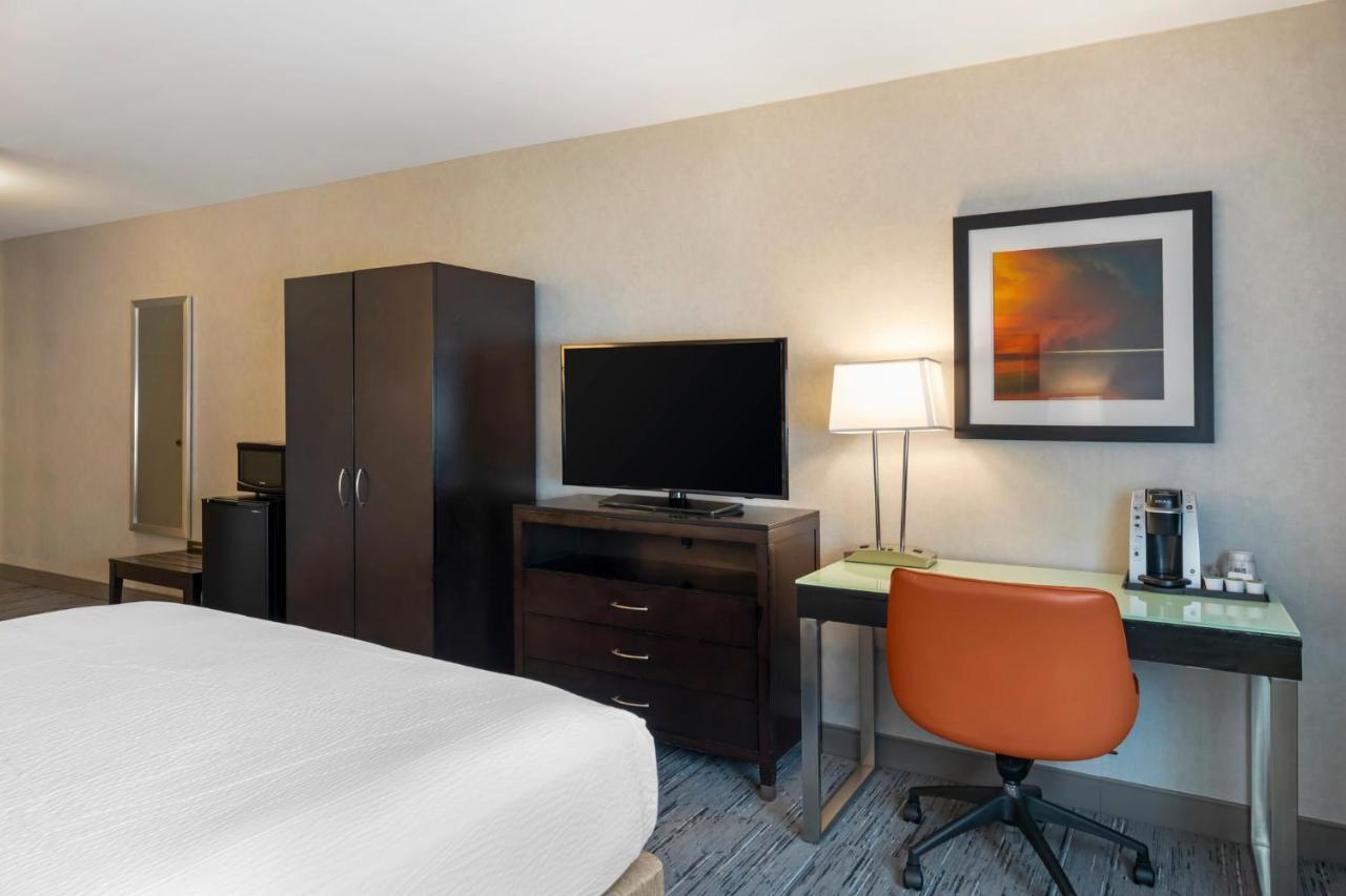 Express San Bernardino By Ihg Hotel 2*