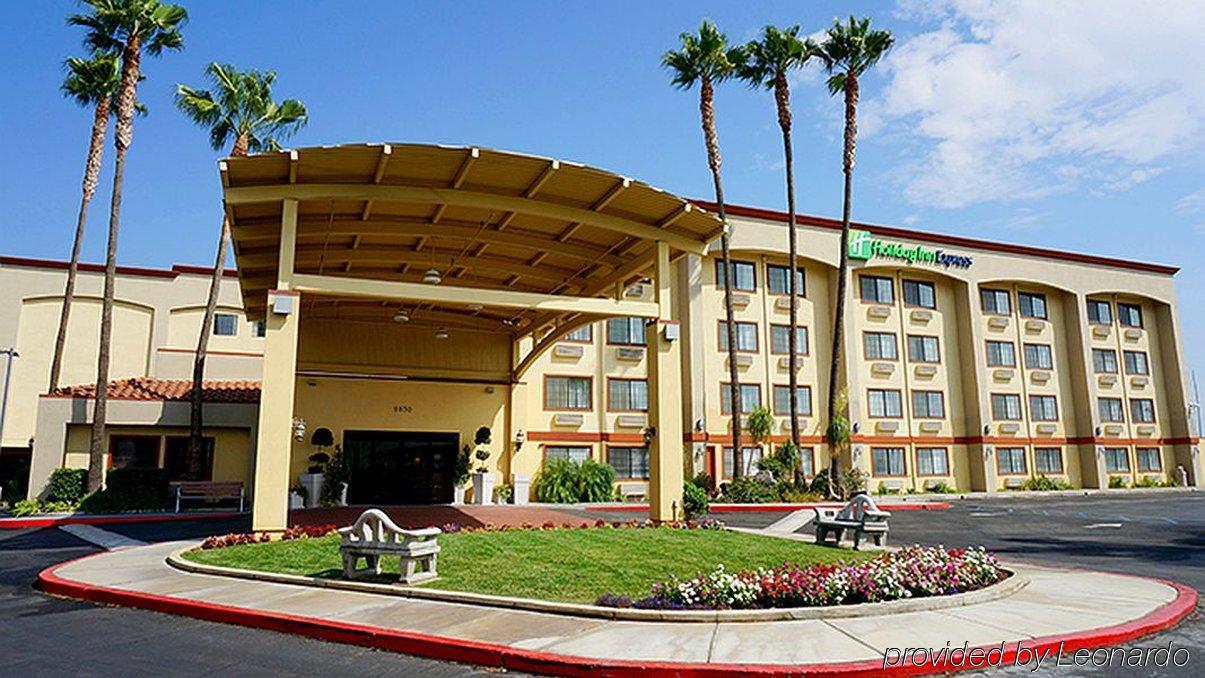 Express San Bernardino By Ihg Hotel Colton