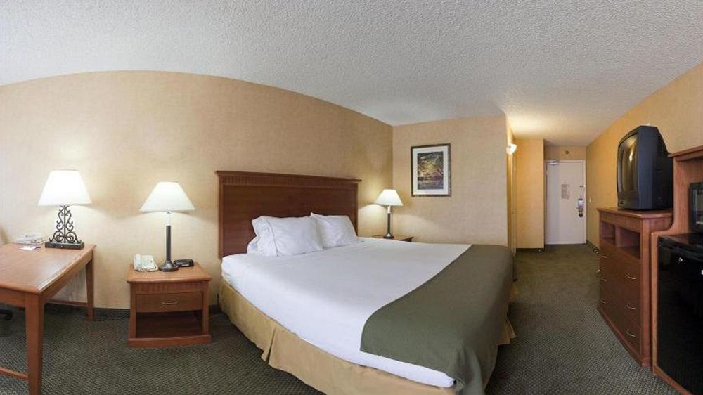Express San Bernardino By Ihg Colton