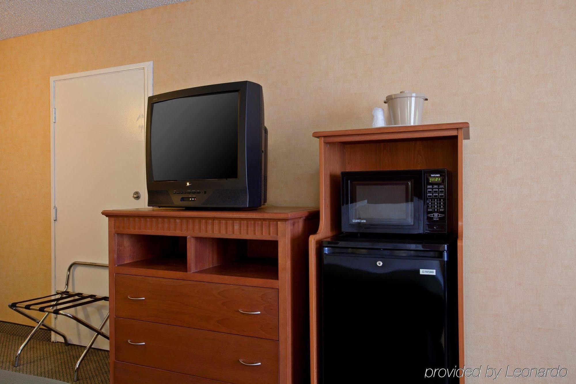 Express San Bernardino By Ihg Colton